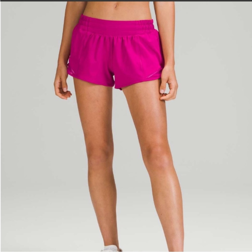 Lululemon Hotty Hot LR Shorts 2.5” Ripened Raspberry Size 12 NWT - Picture 6 of 10